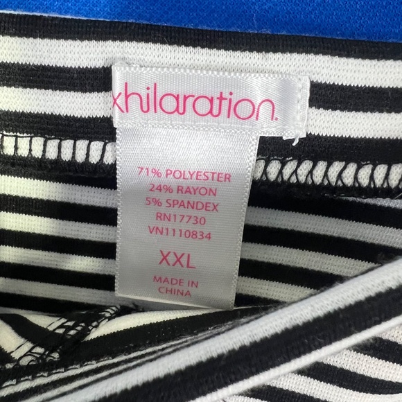 🔥2/$10 |•XHILARATION•| Black & White Striped Stretch Skirt Size XL - Picture 3 of 3